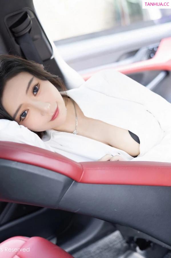 王馨瑶  [XiuRen]高清写真图 2024.03.29 No.8314 王馨瑶yanni 黑丝美腿第8张图片